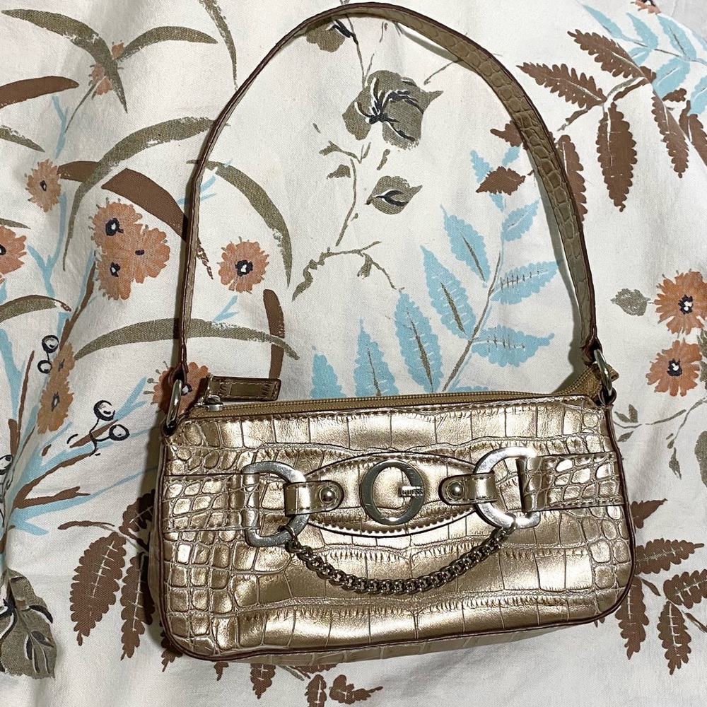 Beautiful vintage croc-print rose gold and silver guess shoulder bag🩶